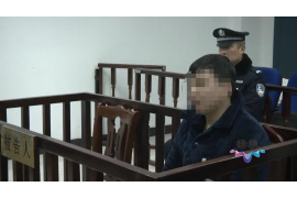 美女为了要账找小伙帮忙